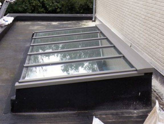 Toit plat avec lucarne