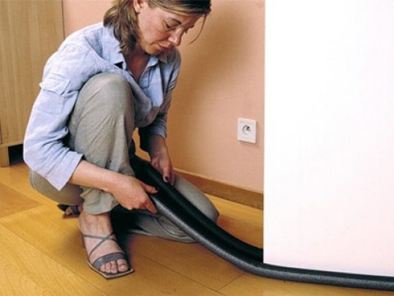 Boudin isolant à placer sous les interstices des portes