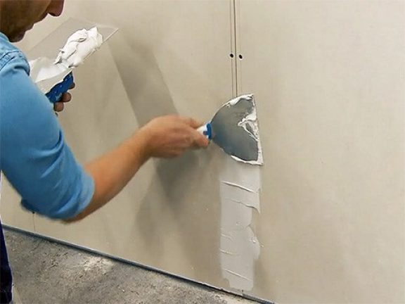 Appliquer la première couche de mastic