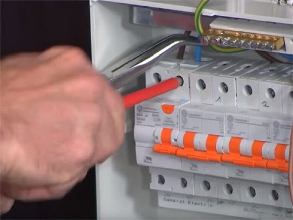 Raccorder les circuits aux disjoncteurs