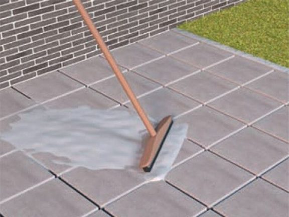 Jointoyer les dalles de terrasse avec du mortier de jointoiement