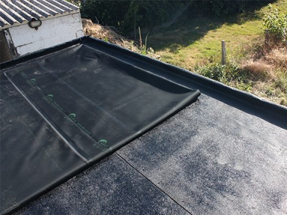 EPDM-dakbedding plaatsen