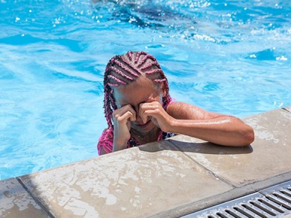 Yeux qui piquent à cause de l’eau de piscine