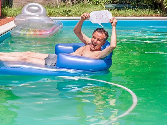 Eau de piscine verte
